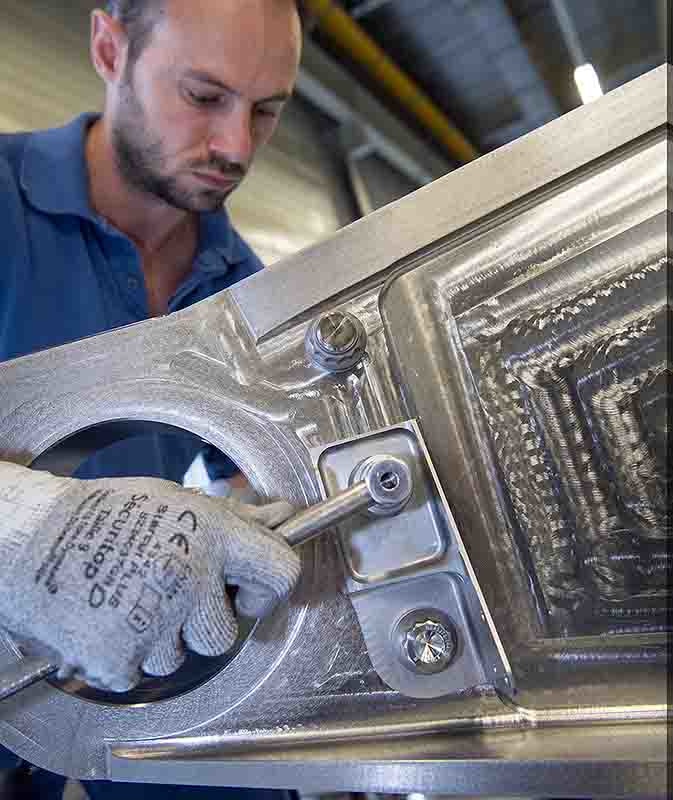 Airbus ALM bracket assembly