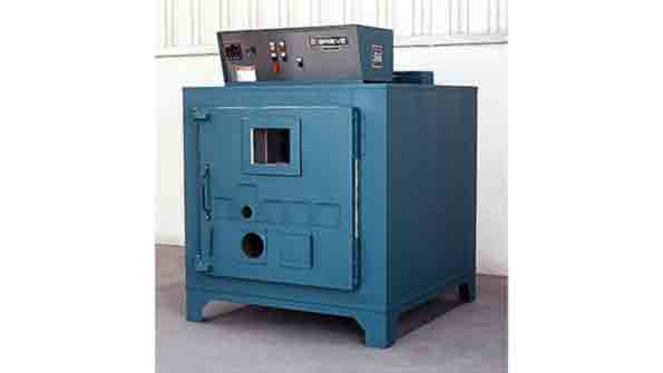 This universal oven features 6in insulated walls an aluminized steel exterior a viewing window and interior oven light