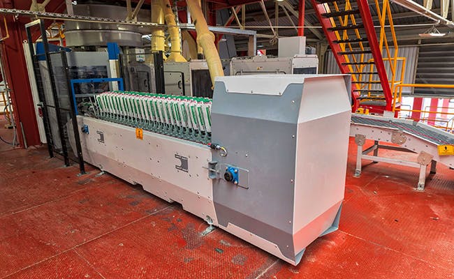 The BEUMER fillpac R is equipped with a ream magazine for 700 bags.