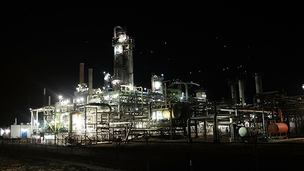 0405-oil-refinery