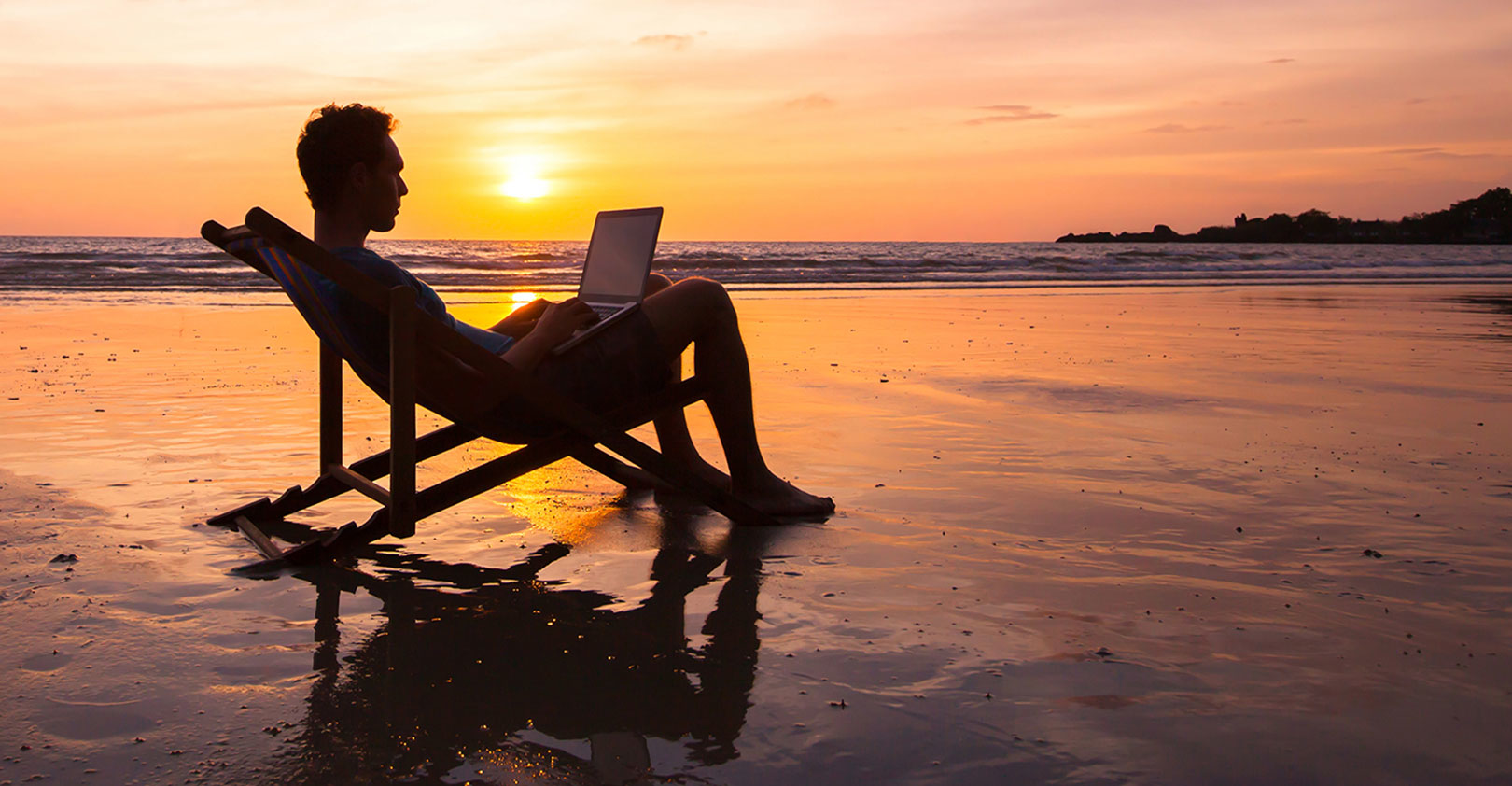 beach-laptop-1620