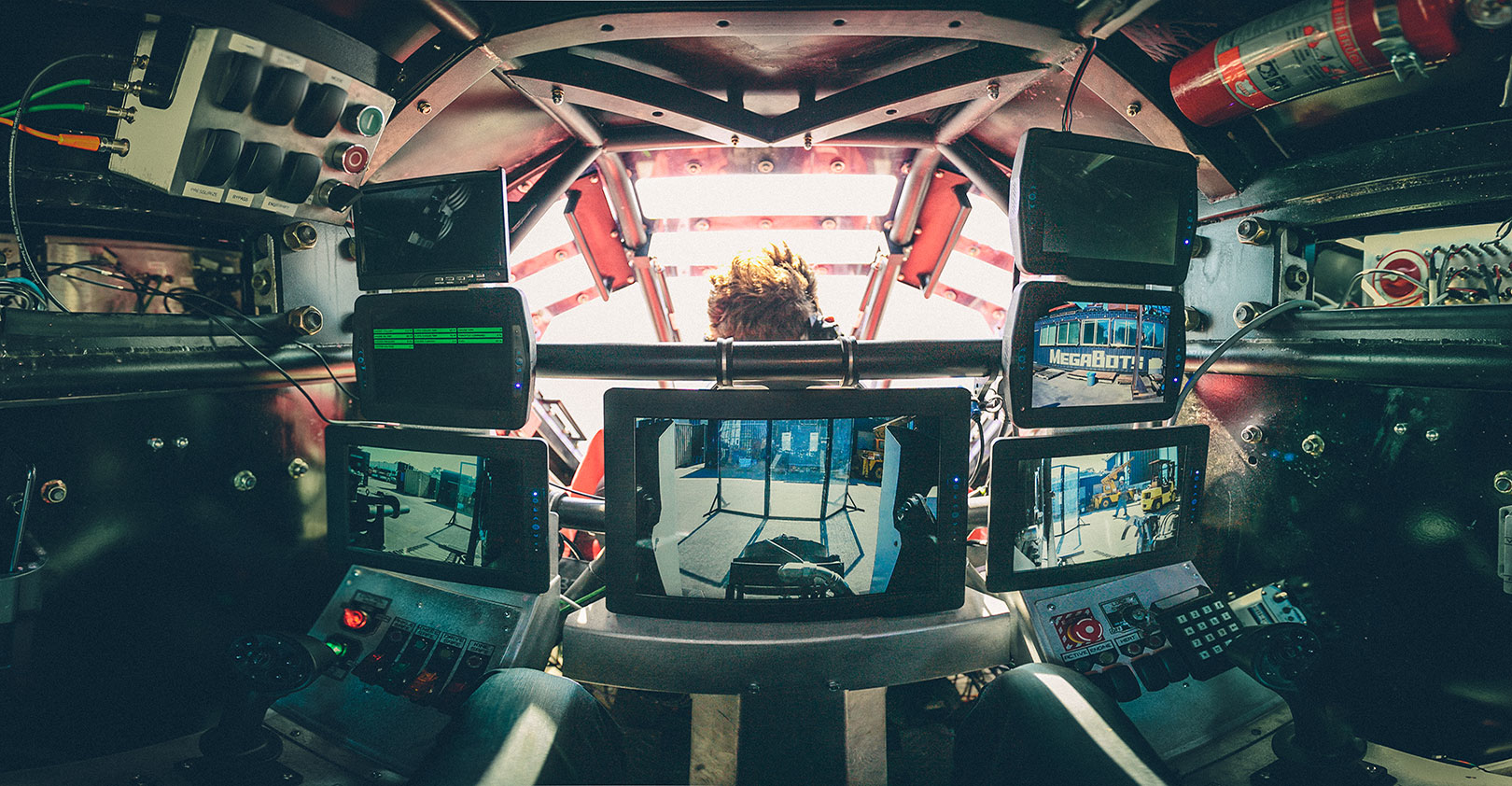 megabots-cockpit-interior-panorama-1