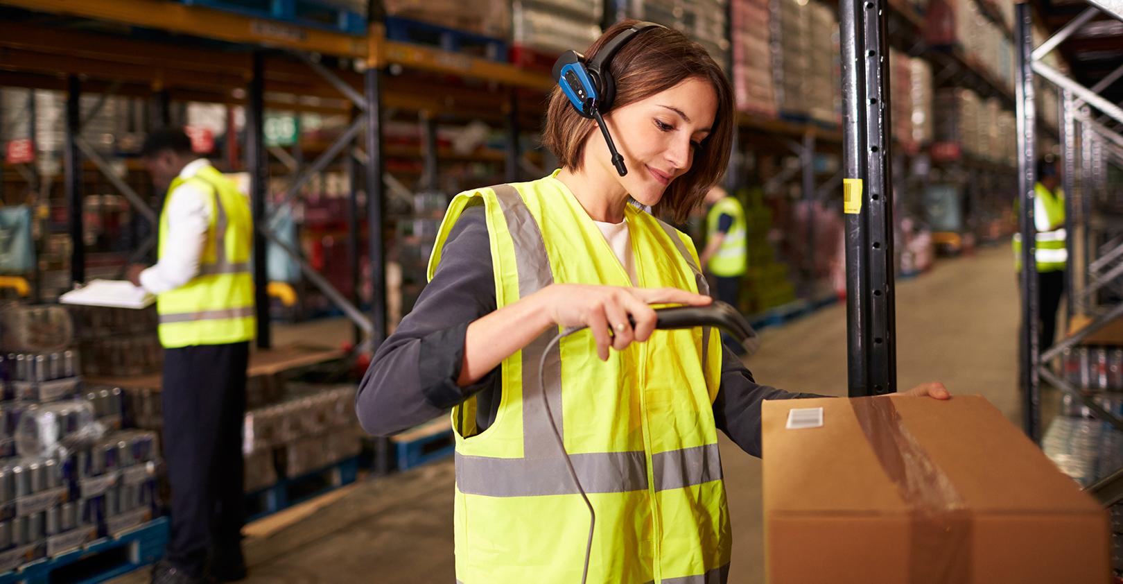 warehouse-picking-lady
