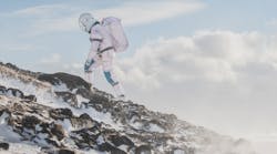 Astronaut_climbing Astronaut_climbing