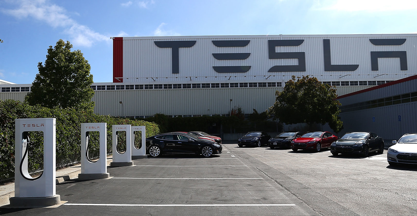 tesla-fremont-facade-charger