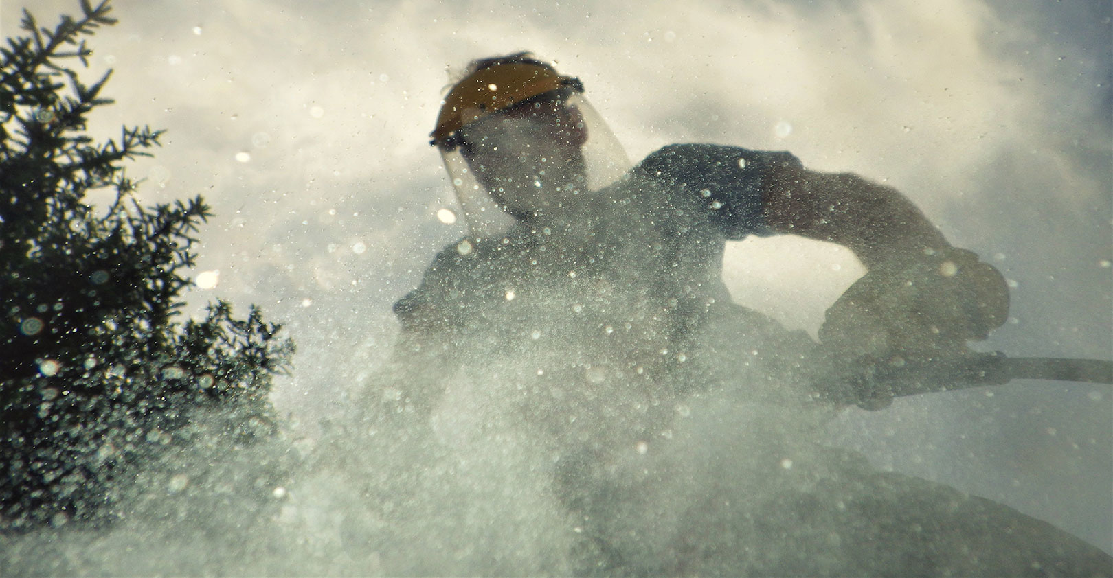 dust-worker-faceshield