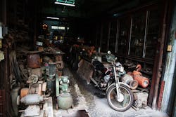 messy-garage messy-garage