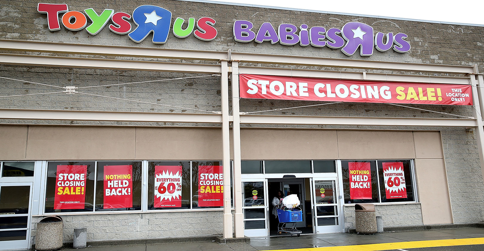 toys-r-us-closing-getty