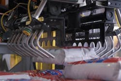 During drop-down, only the gripper fingers open. During drop-down, only the gripper fingers open.