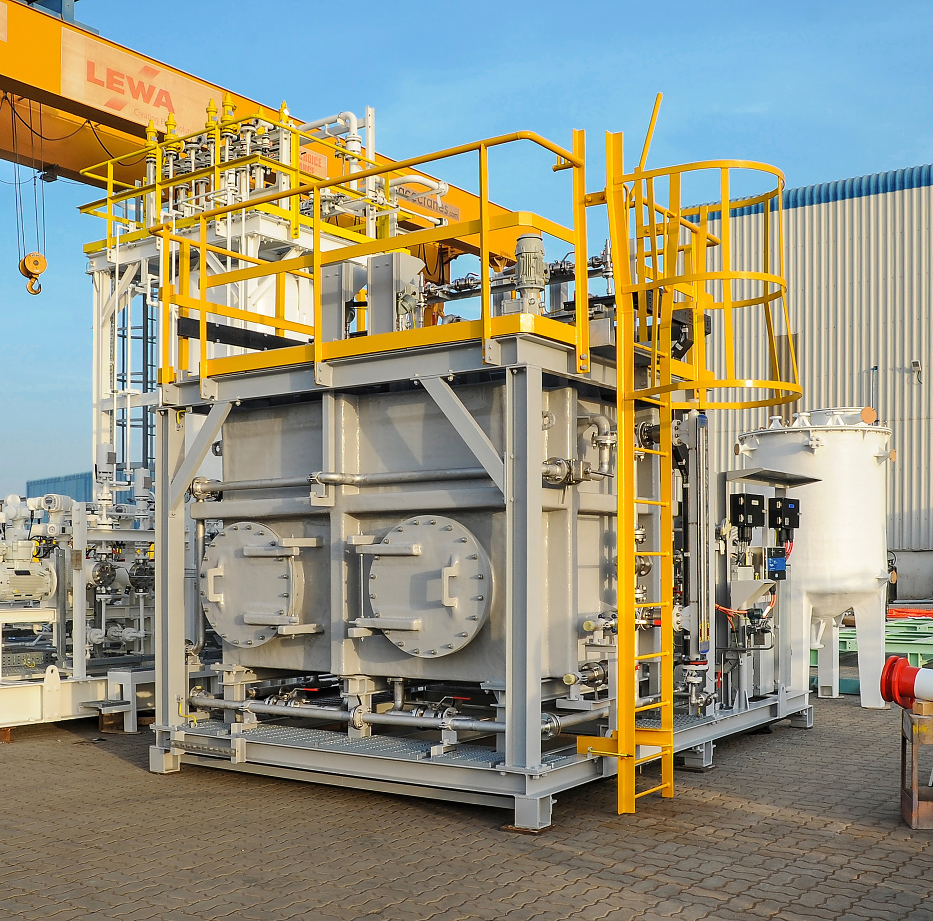 The chemical injection package for pumping sodium hypochlorite solution was delivered by LEWA NIKKISO Middle East to Zirku Island in the United Arab Emirates. It was part of an order that included a total of 13 injection packages.