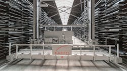 The storage and retrieval machine (SRM) has a particularly streamlined design and travels longitudinally at speeds of between 2 and 120 m per minute. The storage and retrieval machine (SRM) has a particularly streamlined design and travels longitudinally at speeds of between 2 and 120 m per minute.