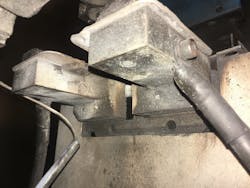 Fig. 2: The gripper fingers are connected to the electrical contacts. Deposits from the welding process are visible as a grey-white layer. The bolt heads are fed into the front of the machine (shown on the left side) Fig. 2: The gripper fingers are connected to the electrical contacts. Deposits from the welding process are visible as a grey-white layer. The bolt heads are fed into the front of the machine (shown on the left side)