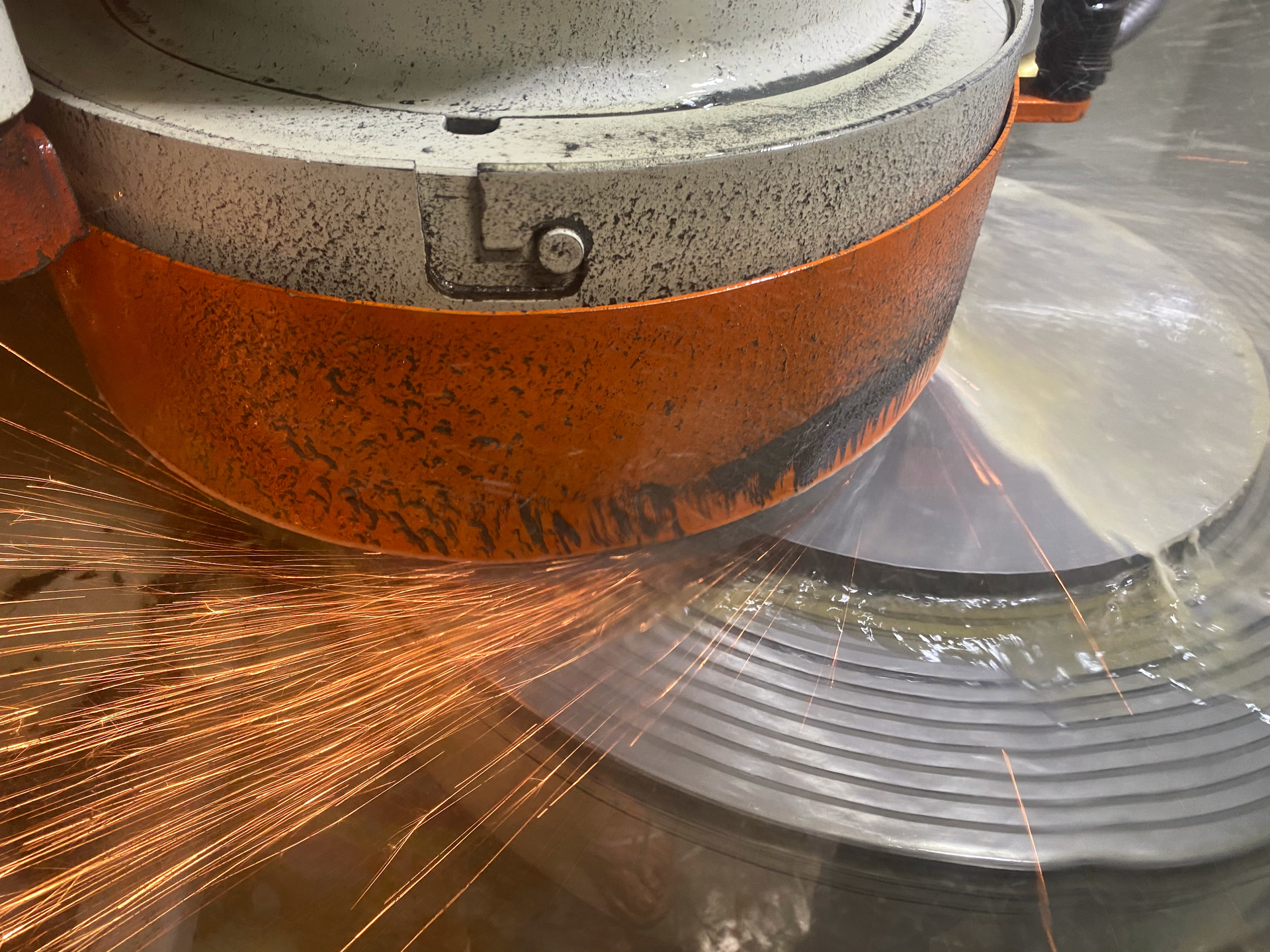 DCM Tech automated rotary surface grinders can be used to grind flat metals, alloys, and ceramics to precise dimensions before polishing, significantly reducing lapping and polishing steps.