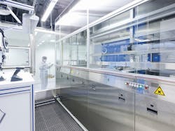 The final or ultra-fine cleaning of medical technology products usually takes place in a task-specific immersion cleaning system that can be integrated or connected to a cleanroom. The final or ultra-fine cleaning of medical technology products usually takes place in a task-specific immersion cleaning system that can be integrated or connected to a cleanroom.