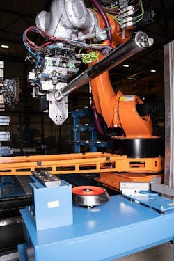 With the set-up station, tools can be set up and workpieces can be loaded parallel to machining time without downtime. With the set-up station, tools can be set up and workpieces can be loaded parallel to machining time without downtime.