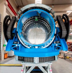 The complex antenna plate is supplied with a wide variety of cables and media, air, water supply, fiber optic cables, cables for the motors, as well as high voltage and signal cables. The complex antenna plate is supplied with a wide variety of cables and media, air, water supply, fiber optic cables, cables for the motors, as well as high voltage and signal cables.