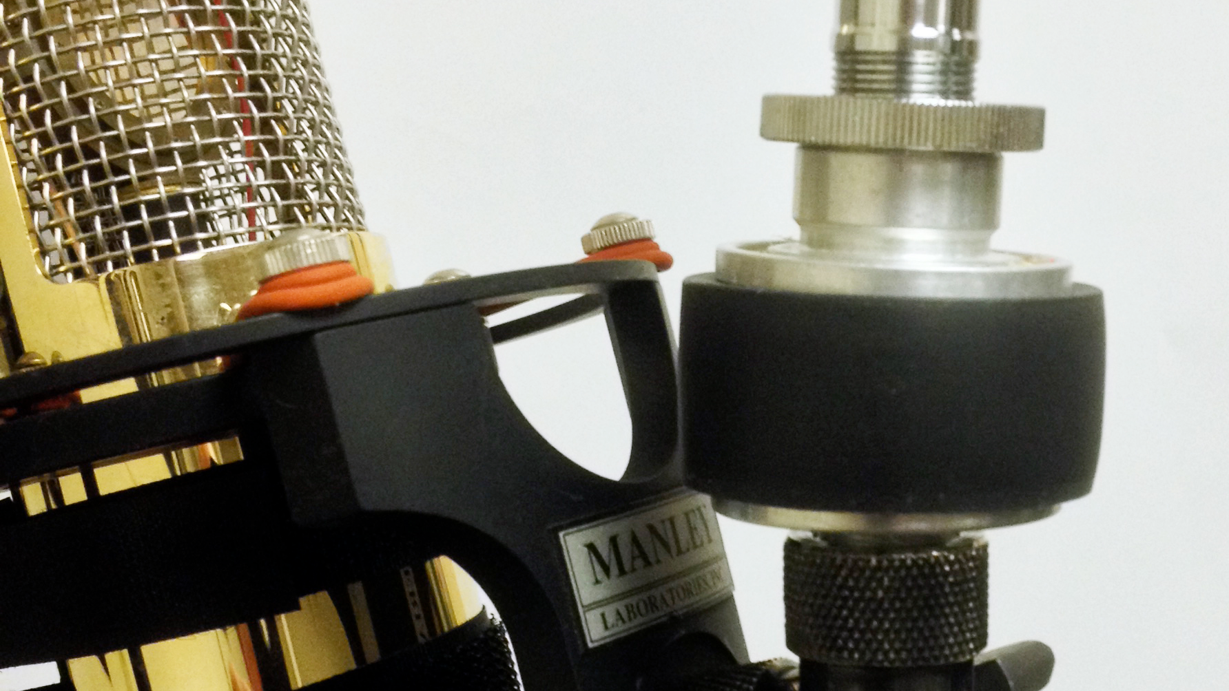 Microphone with isolator