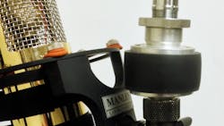 Microphone with isolator Microphone with isolator