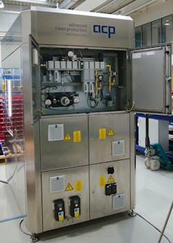 Besides the control unit, the complete technology for the snow-jet process and media preparation is also integrated into the system housing of the plug &amp; play cleaning solution. The connections for electricity, compressed air, and carbon dioxide are also provided.