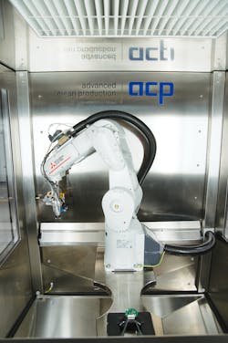 Made entirely of stainless steel, the cleaning system has smooth surfaces and comes standard with a robot. It can be easily integrated into connected production lines and digitally controlled.