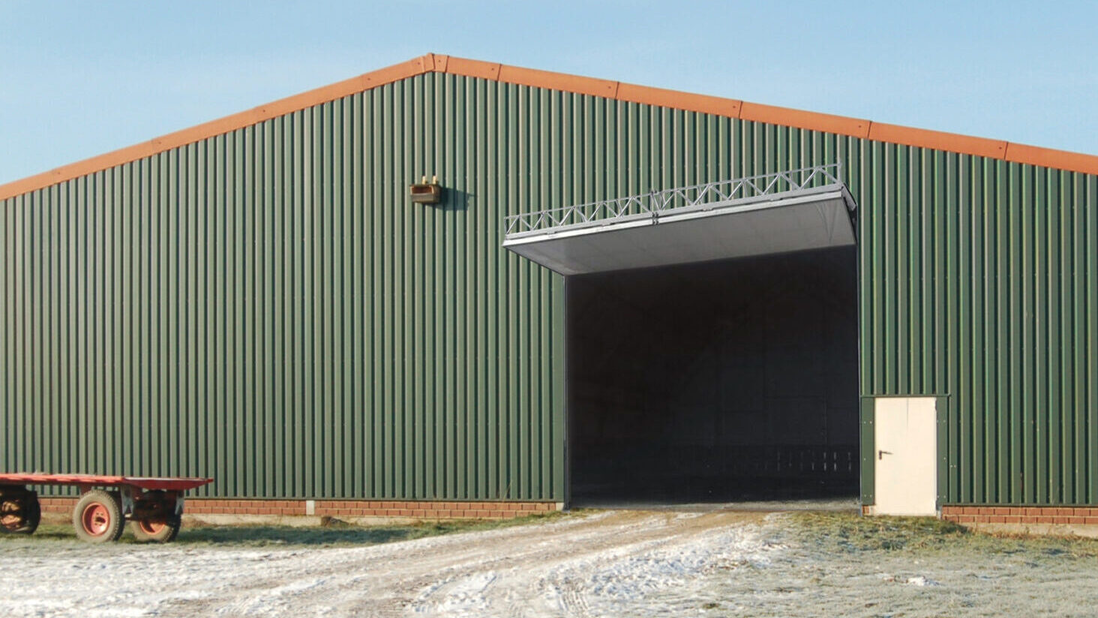 Cs Metal Building w Giant Door