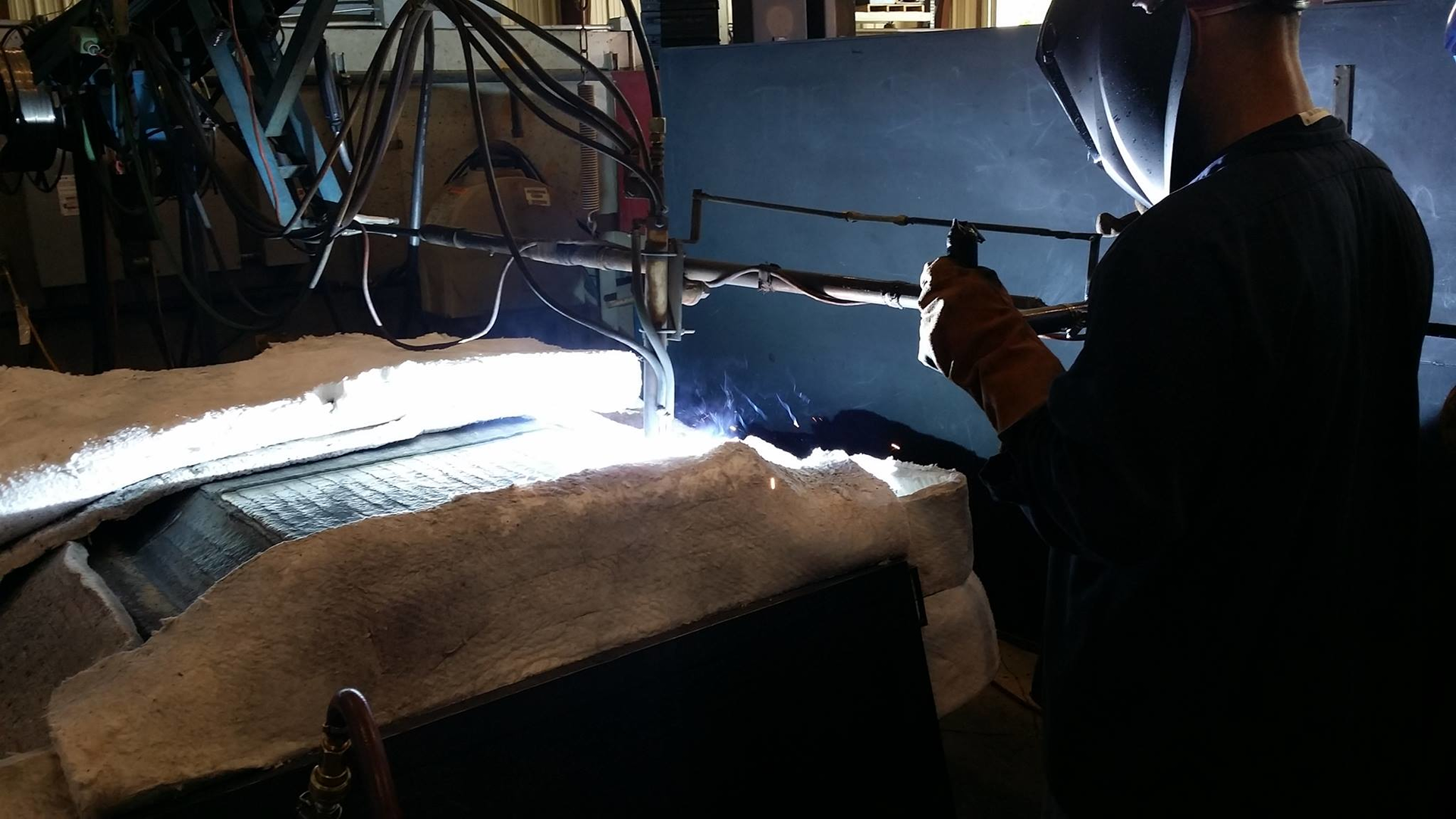 Welding Worker for Absolute Welding