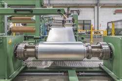 The unwinding unit accepts coils up to 750 mm in diameter and 730 mm wide. The unwinding unit accepts coils up to 750 mm in diameter and 730 mm wide.