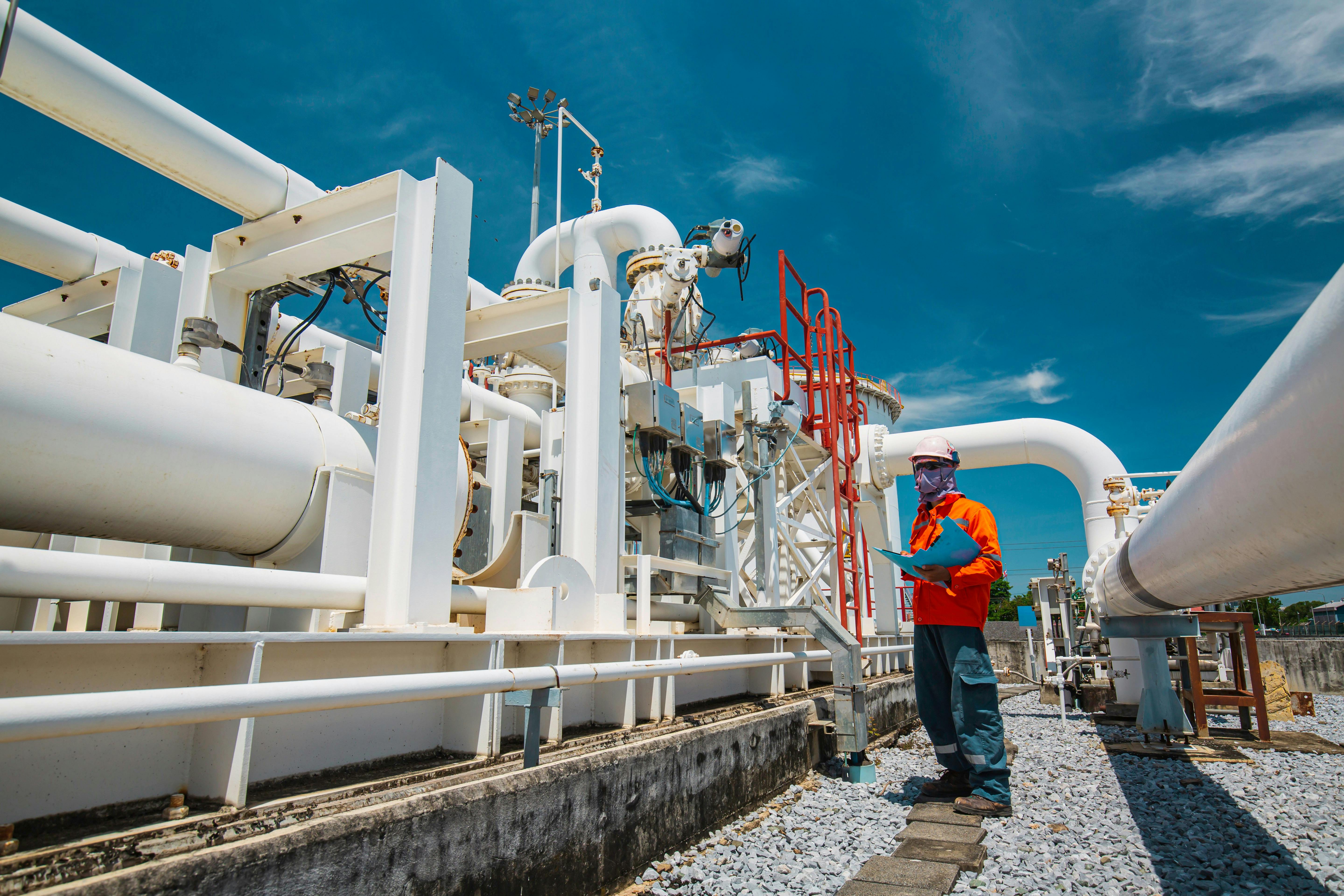 Onsite refinery labs are expediting gasoline transfers by using Raman spectroscopy to verify the octane level of blended fuel in minutes.