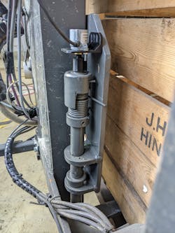 The position of the box holders, the so-called flippers, is detected by the AH25S miniature rotary encoder (the rotary encoder is located at the top of the structure). The position of the box holders, the so-called flippers, is detected by the AH25S miniature rotary encoder (the rotary encoder is located at the top of the structure).