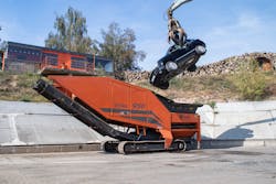 There’s no turning back now. This luxury car will be torn to pieces any moment now. There’s no turning back now. This luxury car will be torn to pieces any moment now.