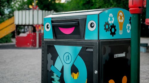 Smart, solar-powered trash bin with igus® plain bearings