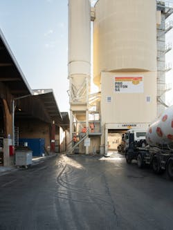 PRO BENTON exterior. PRO BENTON exterior.