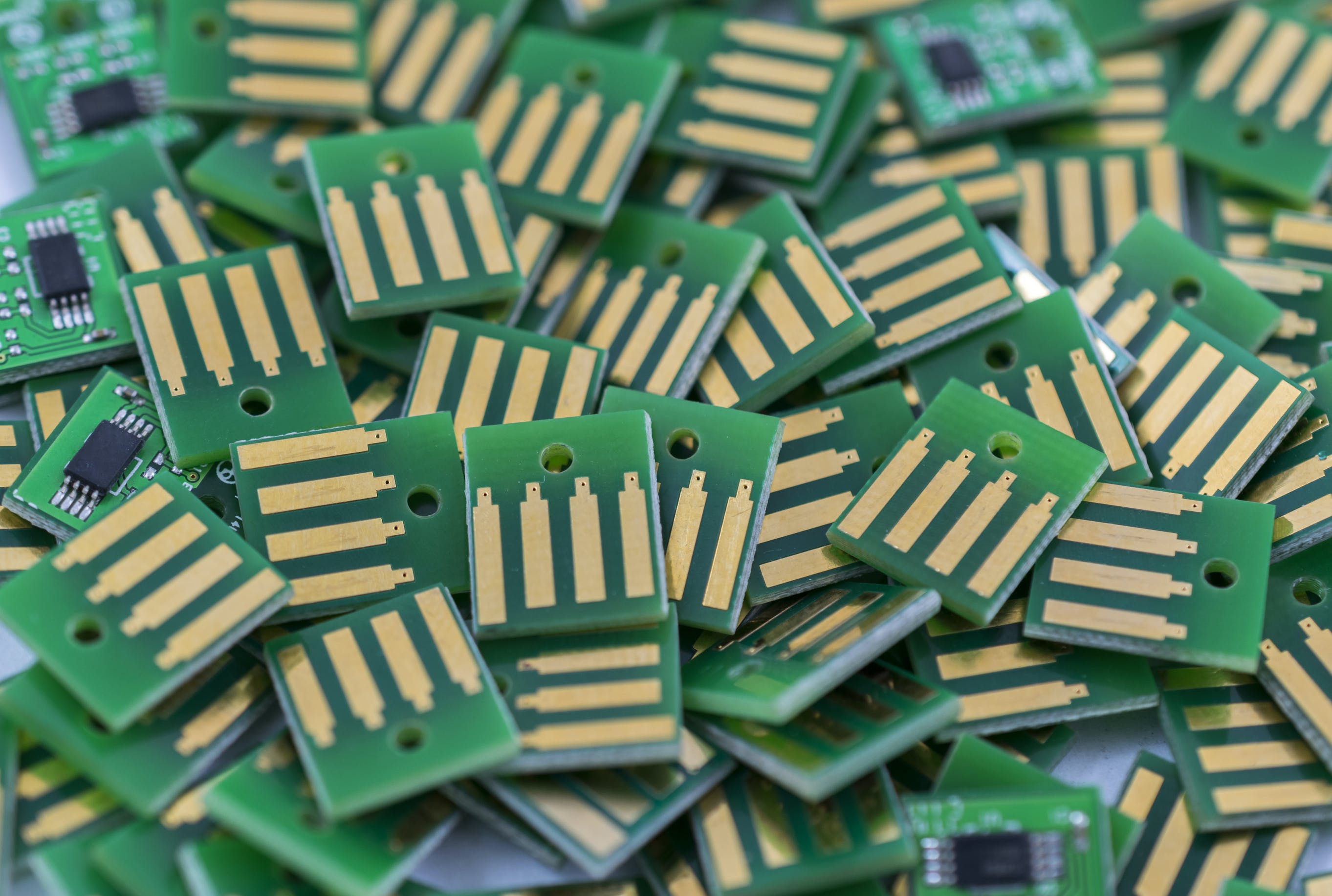 How to Confidently Source Electronic Chips on the Open Market New