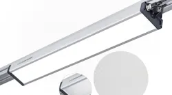 The UNILED SL DC LED light with a microprism cover is an economical alternative to conventional lighting in industrial environments. The microprism cover achieves almost 20% higher illuminance. At system workstations or in systems with T-slot profiles, the UNILED SL DC is mounted using side mounting brackets.
