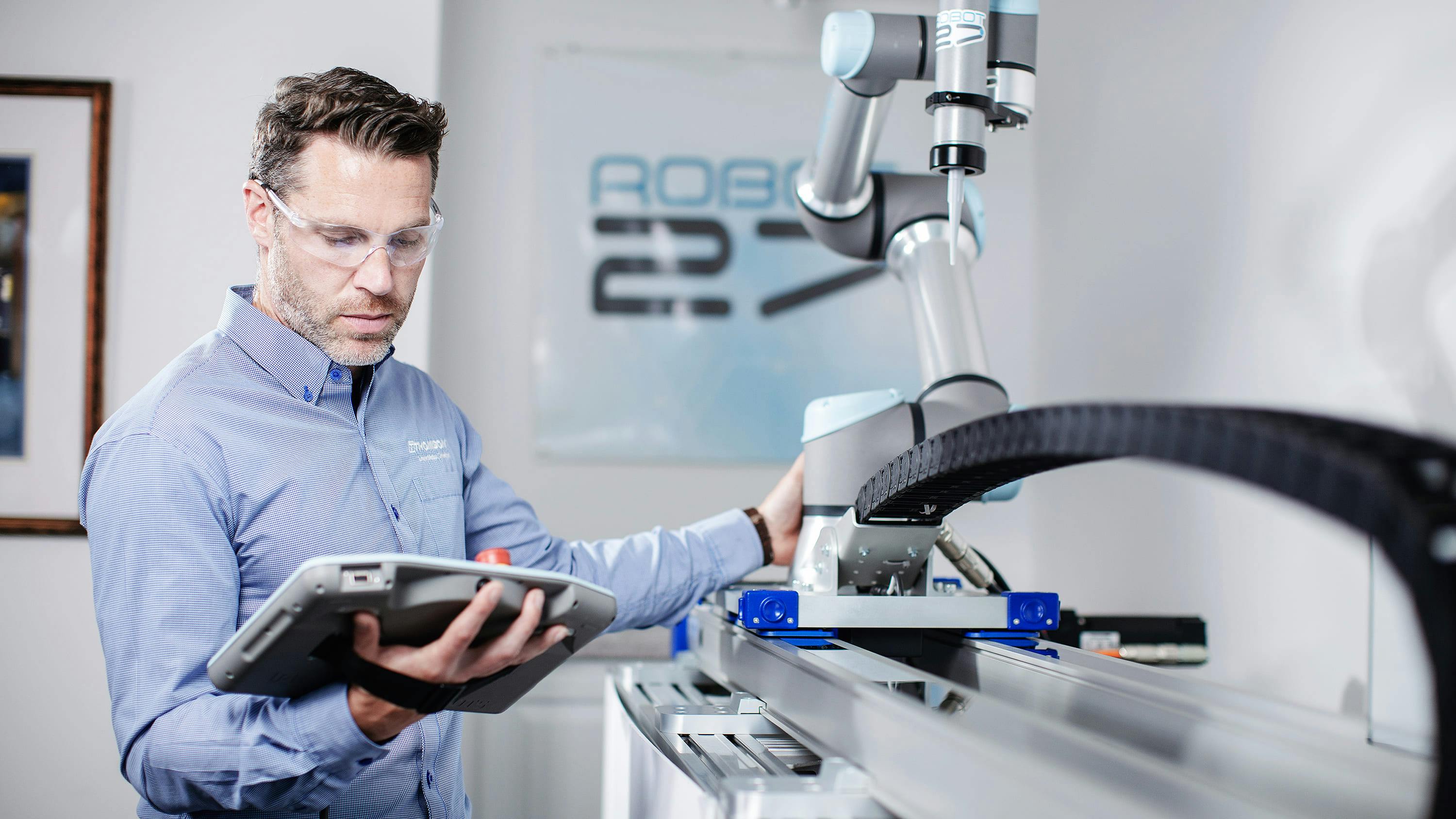 Movotrak CTU 7th axis cobot transfer unit with collision detection