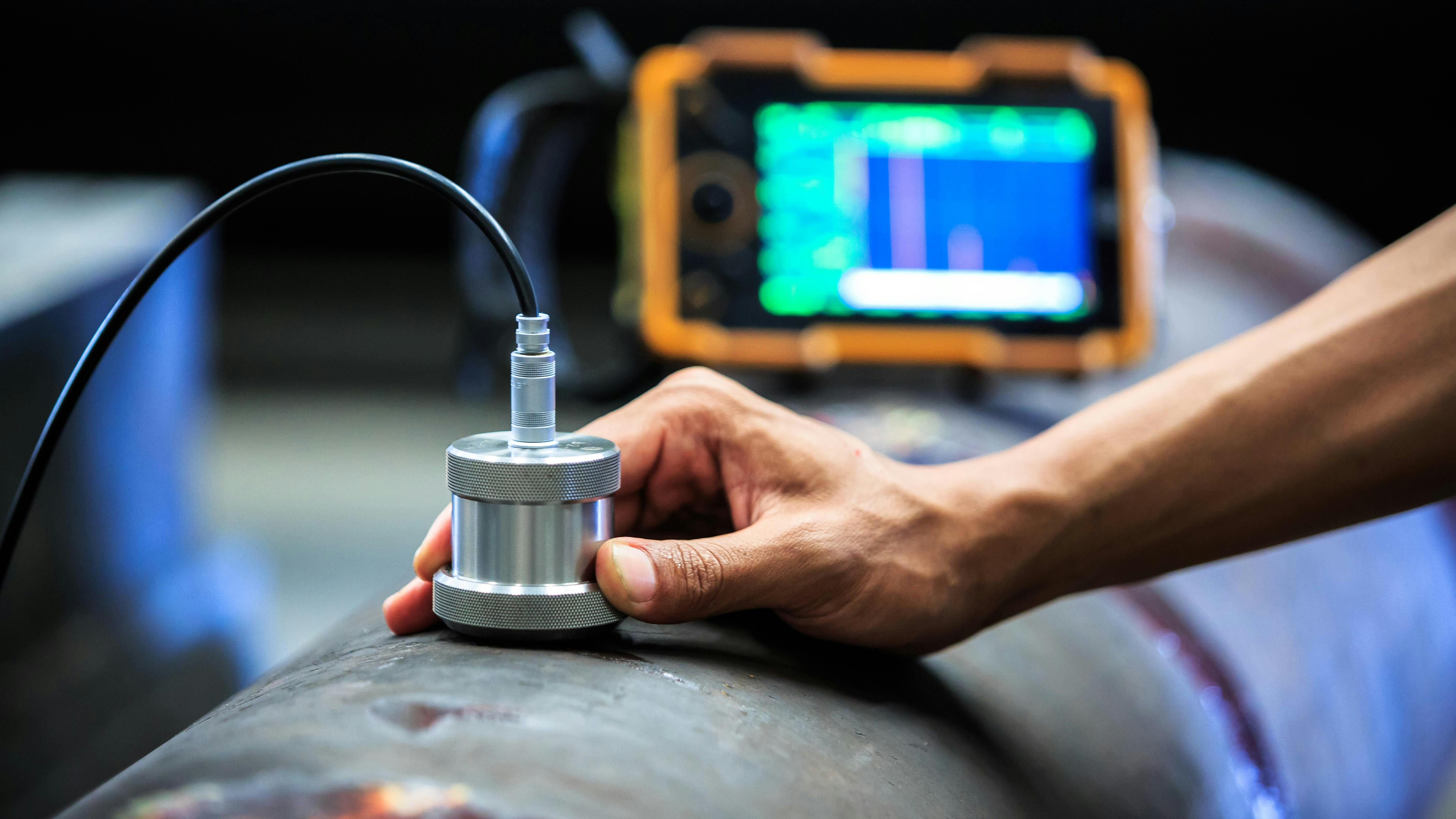 Ultrasonic test round bar forge for finding internal defect