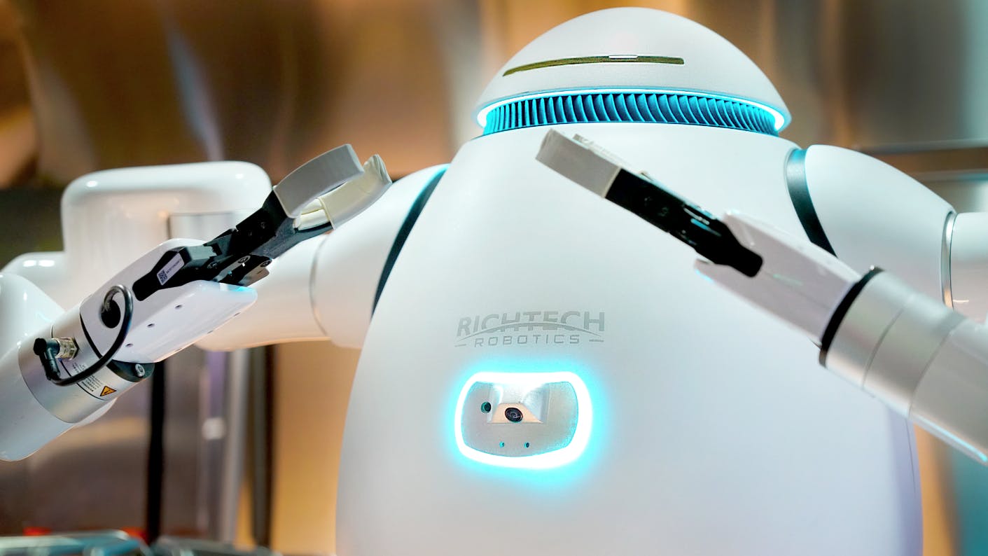 Richtech Robotics ADAM service bartender robot