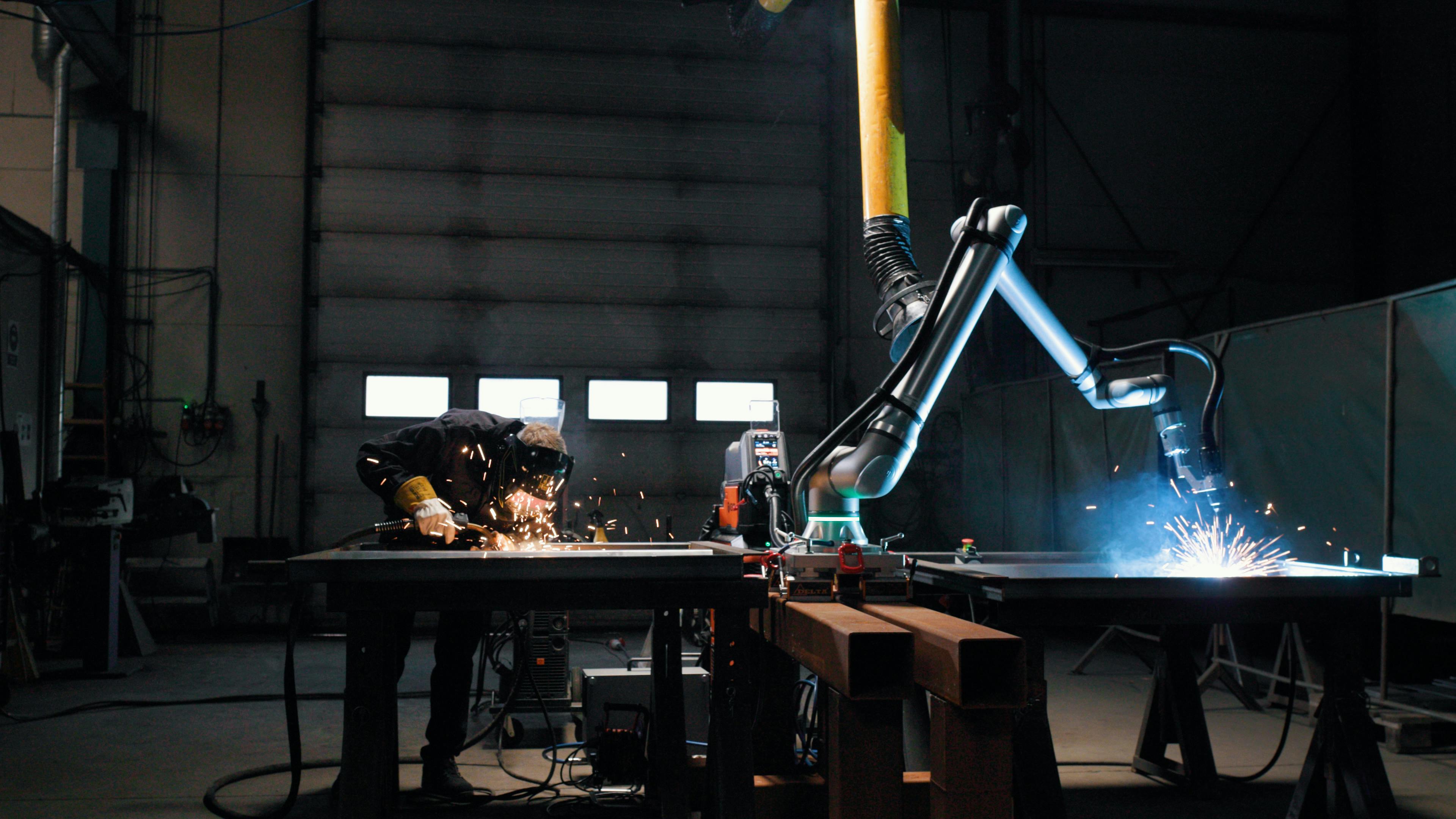 UR8 cobot demonstrating long welding.