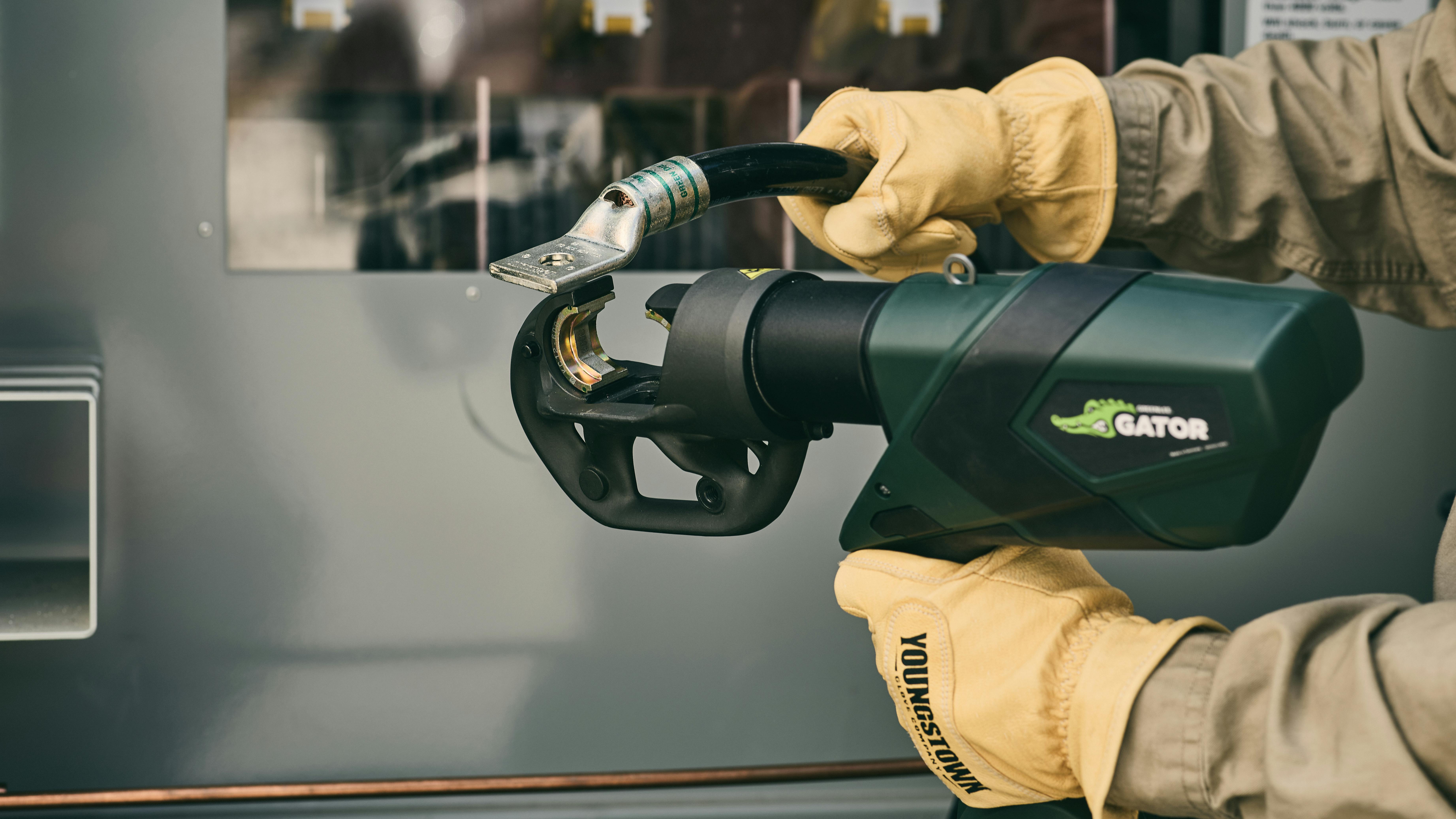 EK1240SLX 12-Ton Crimper Cuts Weight, Boosts Durability