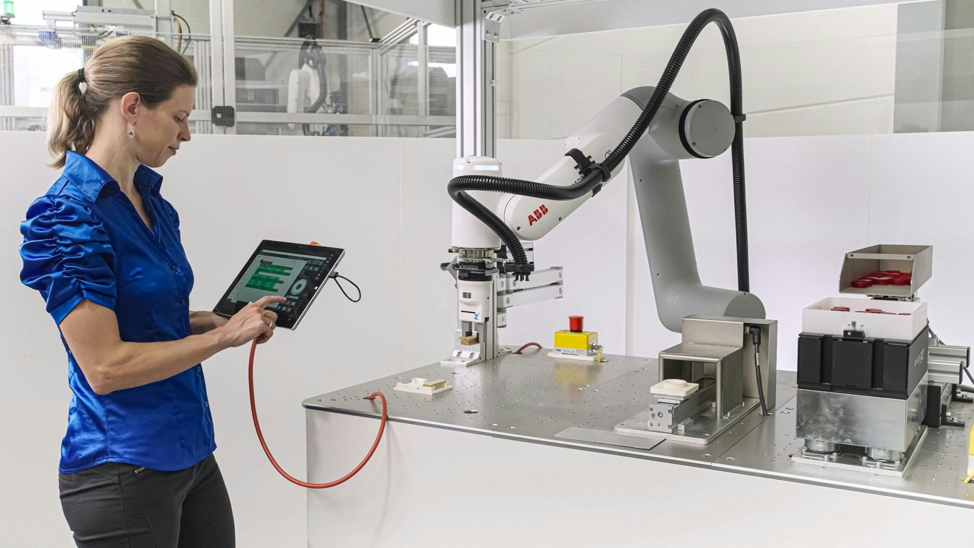 E-Device Interface Brings OmniCore Robot Control to Tablets, PCs